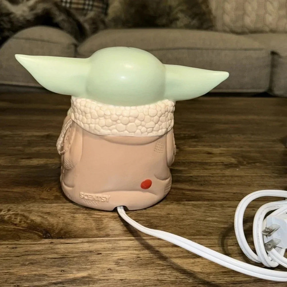 SCENTSY Home Star Wars The Mandalorian Baby Yoda,The Child Wax Melt Warmer - Picture 7 of 12